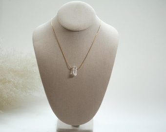 simple quartz necklace · chunky quartz necklace · crystal necklace · gemstone necklace · simple necklace · delicate necklace · quartz