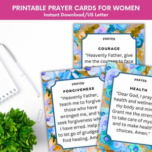 Puede incluir: Cuatro tarjetas de oración imprimibles con diseños florales. Cada tarjeta presenta un tema de oración diferente: Coraje, Perdón, Salud y un cuarto tema de oración que está cortado en la imagen. Las tarjetas están impresas en papel blanco con un diseño floral azul y dorado.
