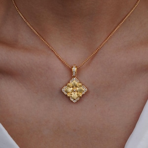 Matte Gold Lucky Clover Necklace, Brushed Four Leaf Clover Pendant, Vintage Textured Floral Necklace, Elegant Everyday Gift for Mom