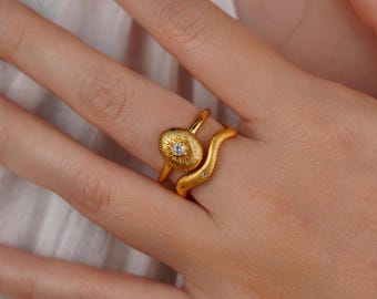 Anillo de estrella de los deseos, anillo de moneda de oro texturizado, brazalete de estilo vintage, regalo de guía espiritual para ella.
