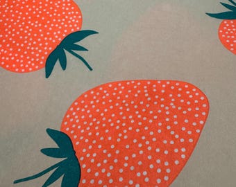 Seidenpapier in der Farbe beige mit Erdbeeren  |  50x70 cm | Geschenkverpackung Verpacken | Produkte verpacken