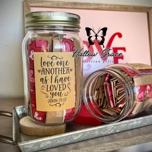 Love Bible Verse Jar, Valentine's day Bible Verse Jar, Scriptures on Love, wedding gift, devotional on love, Anniversary Christian Gift