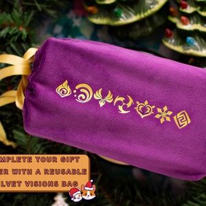 Peut inclure: Sac en velours violet avec cordon de serrage dor&eacute; et symboles dor&eacute;s. Le texte indique "Compl&eacute;tez votre commande cadeau avec un sac Velvet Visions r&eacute;utilisable."
