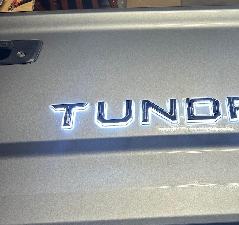 Letras retroiluminadas para la puerta trasera de la Tundra (2014-2021) imagen 2