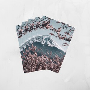 Cartas de jogar personalizadas de flor de cerejeira, cartas de jogar de cenário de montanha, ideias para noites de jogos em família, cartas de pôquer, jogos da natureza, baralho de cartas botânico