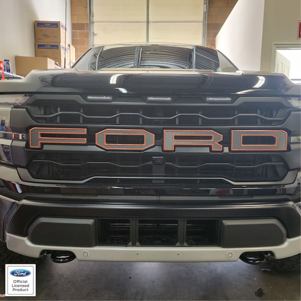 Naklejki winylowe z obramowaniem liter na grillu Forda F150 Raptor z lat 2024-2026