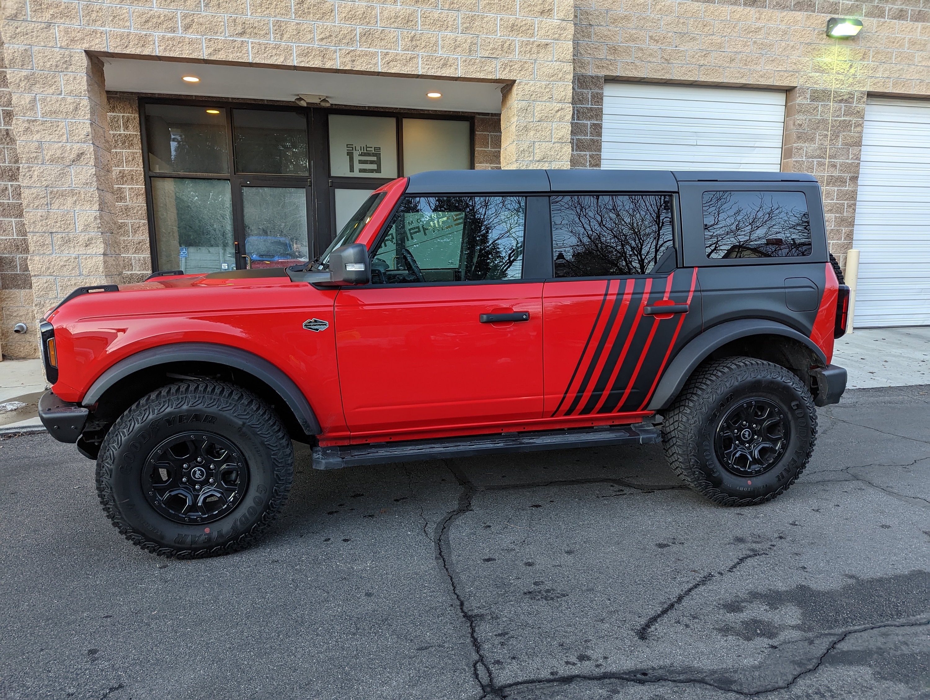 Ford da al Bronco un look retro con este llamativo paquete visual, image size:3000x2259