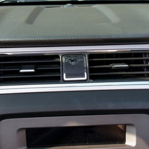 2010-2014 Ford Mustang Dash pony with outline