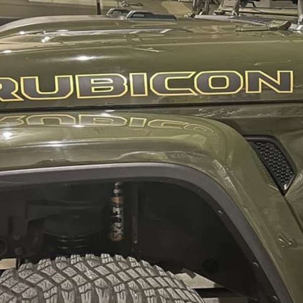 Se adapta a gráficos de vinilo con letras de capó Jeep Rubicon JL/JT/JK 2019-2024.