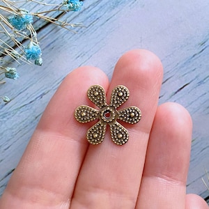 12 piezas de adornos de filigrana de flores pequeñas, accesorios de scrapbooking de metal en miniatura para hacer joyas de bricolaje, suministros de técnica mixta, 16 x 18 mm