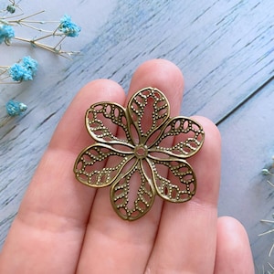 6pcs Vintage Filigree Metal Flower Embellishments for DIY Crafts Small Stamping Links Wraps Connectors Boho Scrapbooking Findings 29x32mm