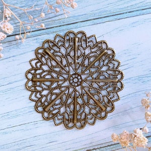 2 Stück Bronze Mandala filigrane viktorianischen Ornamente Metall Verzierungen geschnitzte Schrott-Buchung Erkenntnisse Runde ethnische Blume Anschlüsse 52 mm