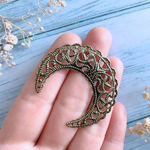 3 pezzi Mezzaluna Filigrana Stampings Metallo Abbellimenti per Fai da Te Gioielli Creazione Fiori Intagliati Scrapbooking Risultati Avvolgimenti Connettori 38 x 43 mm