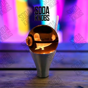 Charmander - Manopla de Câmbio de Pokébola de Cristal - Seu Drive, Seu Design! Pokémon de Cristal, Manopla de Câmbio de Pokémon, Manopla de Câmbio Personalizada, Presente de Natal