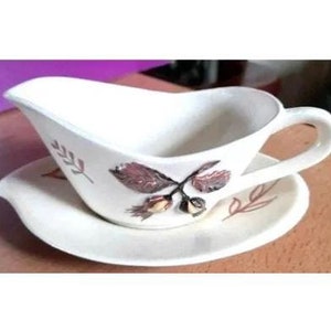 Small Leaf-Shaped Sauce Boat Set Carlton Ware Australian Design