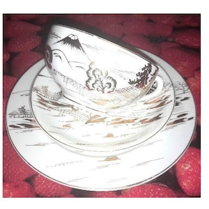 Japanese Kutani Porcelain Lithophane Tea Trios with Geisha Girl Face and Gold Trim in Very Good Condition