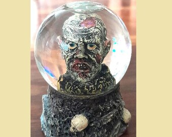 Small Puckator Zombie Head Snow Globe Halloween decor VGC