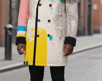 Gabardina cruzada con cuello de traje (estampado integral)