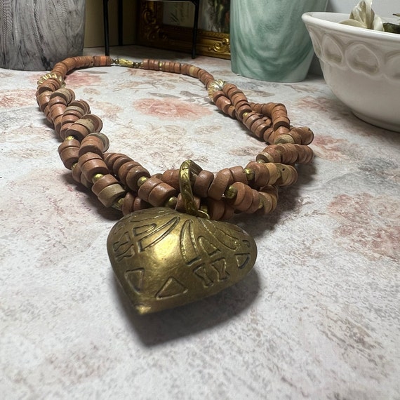 Western Beaded Necklace Vintage Wood And Gold Hea… - image 9