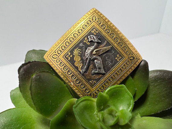Vierde Vleugel Email Pin Fantasie Roman Geïnspireerde Zwarte Dragon Broche Siera