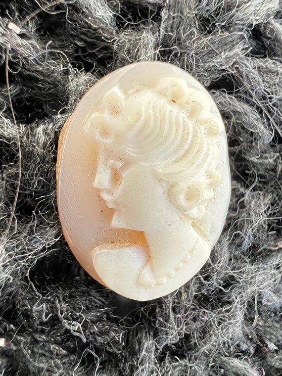 Shell Cameo Carving Lady with Pearl Necklace Ring 
