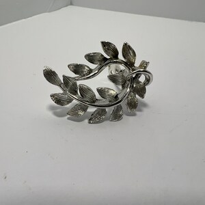 Gorgeous Lisner Signed Leaf Vine Earrings image 2