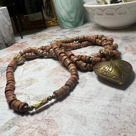 Western Beaded Necklace Vintage Wood And Gold Hea… - image 3