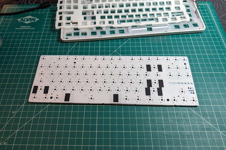 Muted Gasket Mount Mechanical Keyboard TKL W/ Lubed Gateron Milky