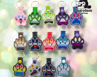 Llavero con diseño de pata de perro del orgullo / Llavero de vinilo bordado / Accesorio del orgullo LGBTQ / Orgullo furry / Llavero con bandera personalizada