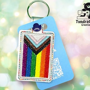 Llavero con la bandera del orgullo del progreso