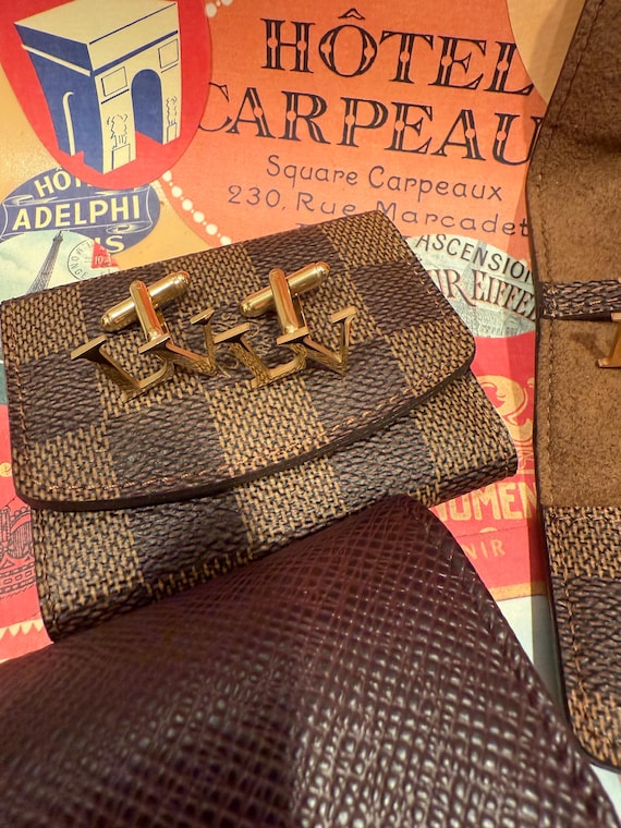 ルイヴィトン カフスボタン ケース付き ルイ・ヴィトンのカフスボタンケースとギフトボックス、ボーナス付き