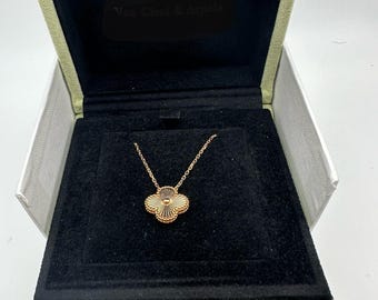 18k Solid Gold Clover Pendant