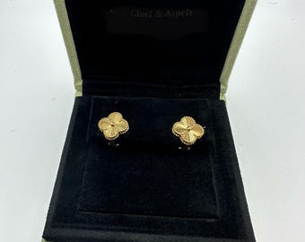 Clover shaped in 18k solid gold