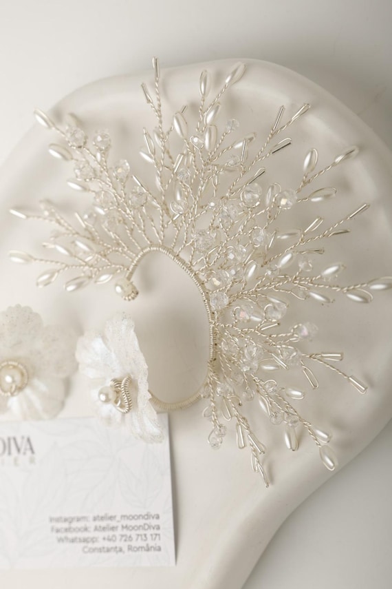 Bridal Ear Cuff: Wedding Statement Earring Flower and Pearl  display picture 1