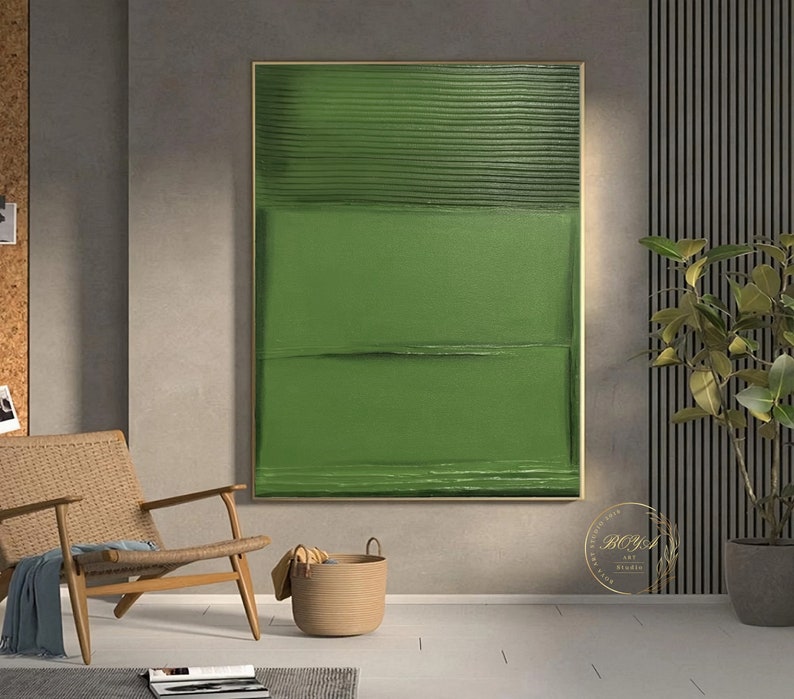 Puede incluir: Pintura abstracta con fondo verde y l&iacute;neas horizontales. La pintura est&aacute; enmarcada en oro y cuelga de una pared gris.