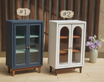 Boekenkast schaal 1/12, realistische moderne miniatuurmeubels voor roombox, diorama poppenhuis. Handgemaakte miniaturen 1:12 buffet, vitrine, kast