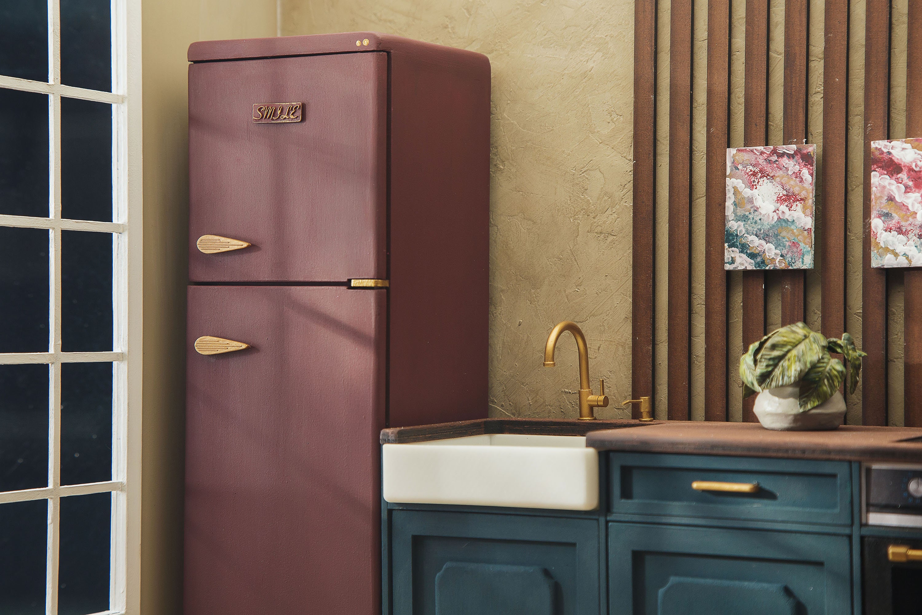 1/6 scale doll house fridge for dolls 12 inch. Miniature realistic kitchen furniture for roombox, diorama, dollhouse. Vintage refrigerator