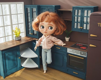 Miniatur-Küchenschrank im Maßstab 1:6 für beliebte 30,5cm-Modepuppen. Spüle, Herd, Kühlschrank. Moderne Möbel für Puppenstube, Roombox Diorama