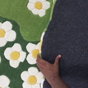 Flower Design High/Low rug 4x4/5x5/8x8 Nature Inspired Irregular Shape Green/White Woolen Rug Perfect for Bedroom, Living Room, Kids room