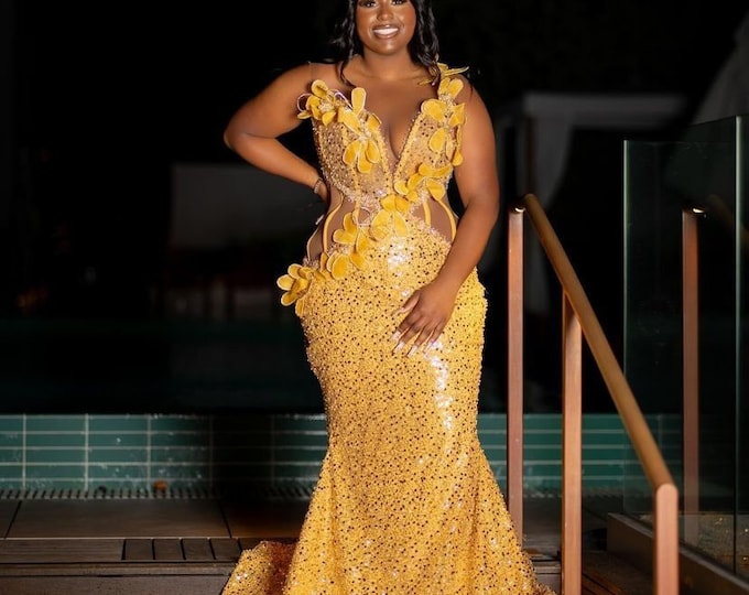 Luxury Yellow Mermaid Prom Dress: Embellished Corset Wedding Gown