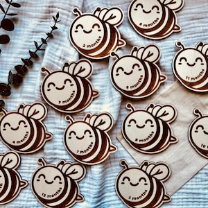 Marcadores y discos de madera con forma de abeja para hitos mensuales de bebés recién nacidos: para momentos clave del bebé o como regalo para baby shower.