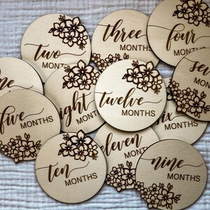 Marcadores y discos de madera con diseño de flores de cerezo Sakura para bebés recién nacidos: momentos importantes del bebé/regalo para baby shower