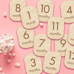 Marcadores y discos de madera con letras minimalistas simples y rectangulares para hitos mensuales de bebés recién nacidos: para momentos importantes del bebé o como regalo para baby shower