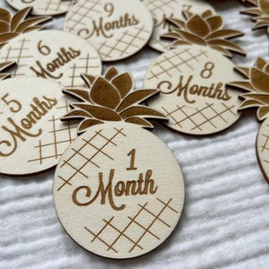 Marcadores y discos de madera con forma de piña para hitos mensuales de bebés recién nacidos: momentos importantes del bebé / regalo para baby shower