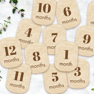 Marcadores y discos de madera con letras clásicas y oblongas simples para hitos mensuales de bebés recién nacidos: momentos importantes del bebé / regalo para baby shower
