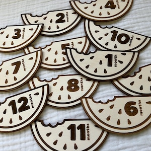 Marcadores y discos de madera con forma de sandía para hitos mensuales de bebés recién nacidos: momentos importantes del bebé / regalo para baby shower