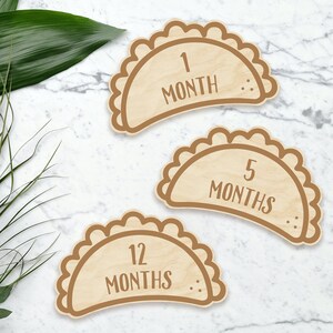Marcadores y discos de madera para hitos mensuales de bebés recién nacidos de Taco: momentos importantes del bebé / regalo para baby shower