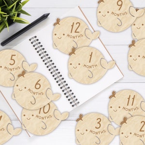 Marcadores y discos de madera con forma de ballena para hitos mensuales de bebés recién nacidos: para momentos importantes del bebé o como regalo para baby shower