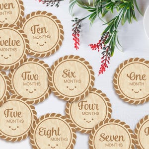 Tarta de huevo (蛋撻) Dim Sum Marcadores y discos de madera para hitos mensuales de bebés recién nacidos - Momentos importantes del bebé / Regalo para baby shower