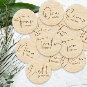Marcadores y discos de madera con letras simples para hitos mensuales de bebés recién nacidos: momentos importantes del bebé / regalo para baby shower